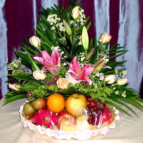 GW008 Champagne Roses with Pink Lily and Fruits Basket…